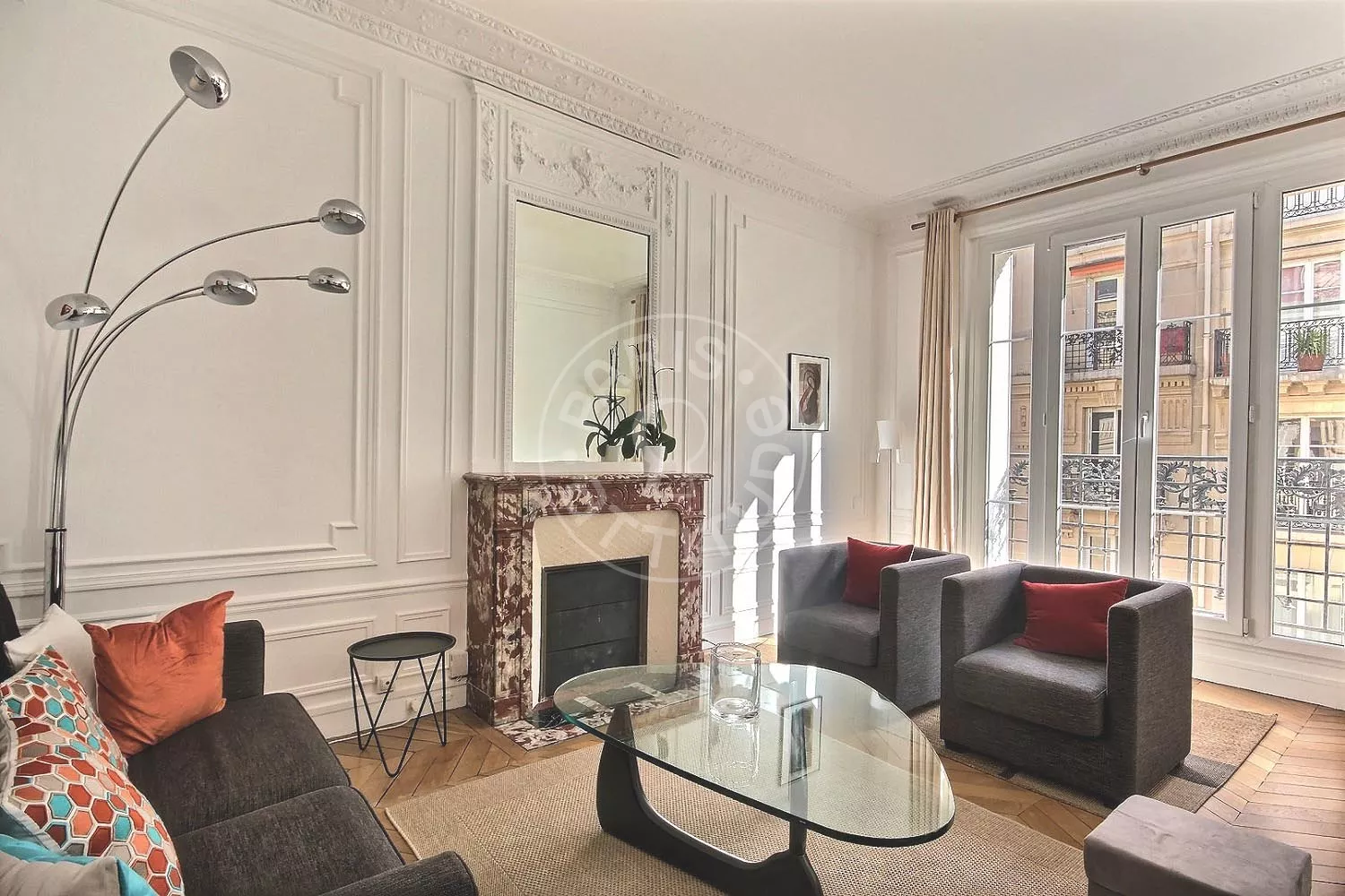 Flat Rue du Général de Castelnau in Paris