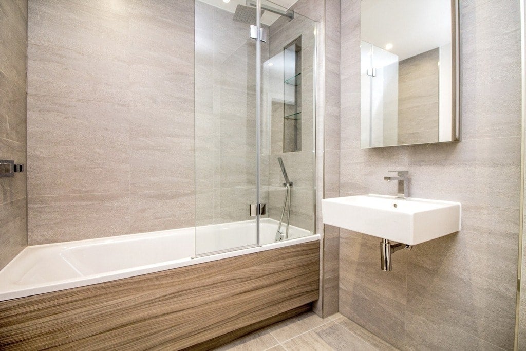 Flat Lismore Boulevard in Greater London