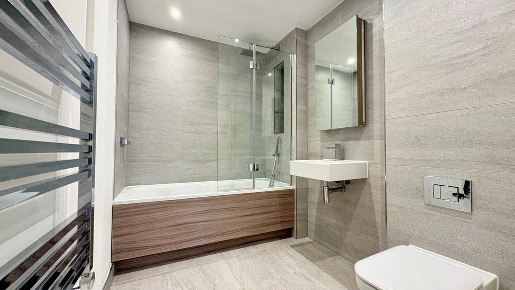 Flat Lismore Boulevard in Greater London