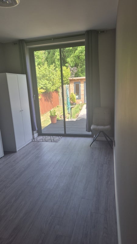 Flat Parkfield Way in Greater London