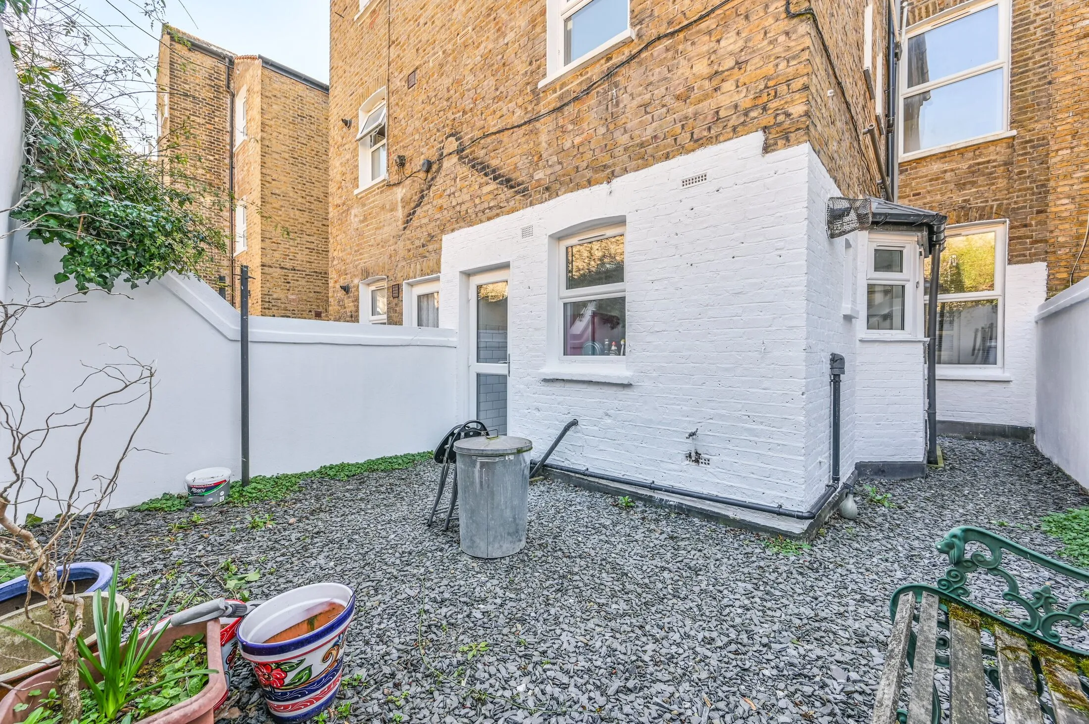 Flat Rita Road in Greater London
