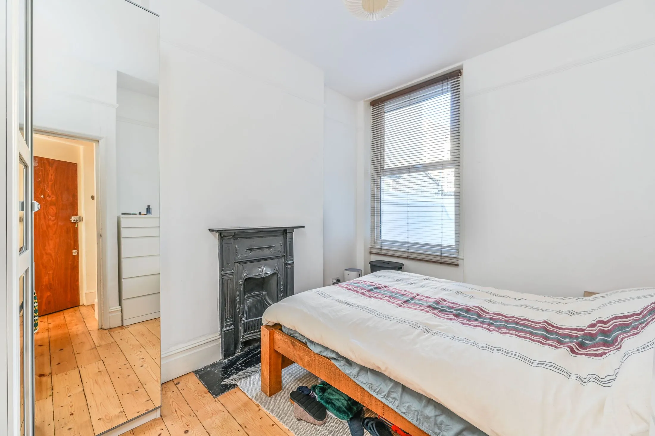 Flat Rita Road in Greater London