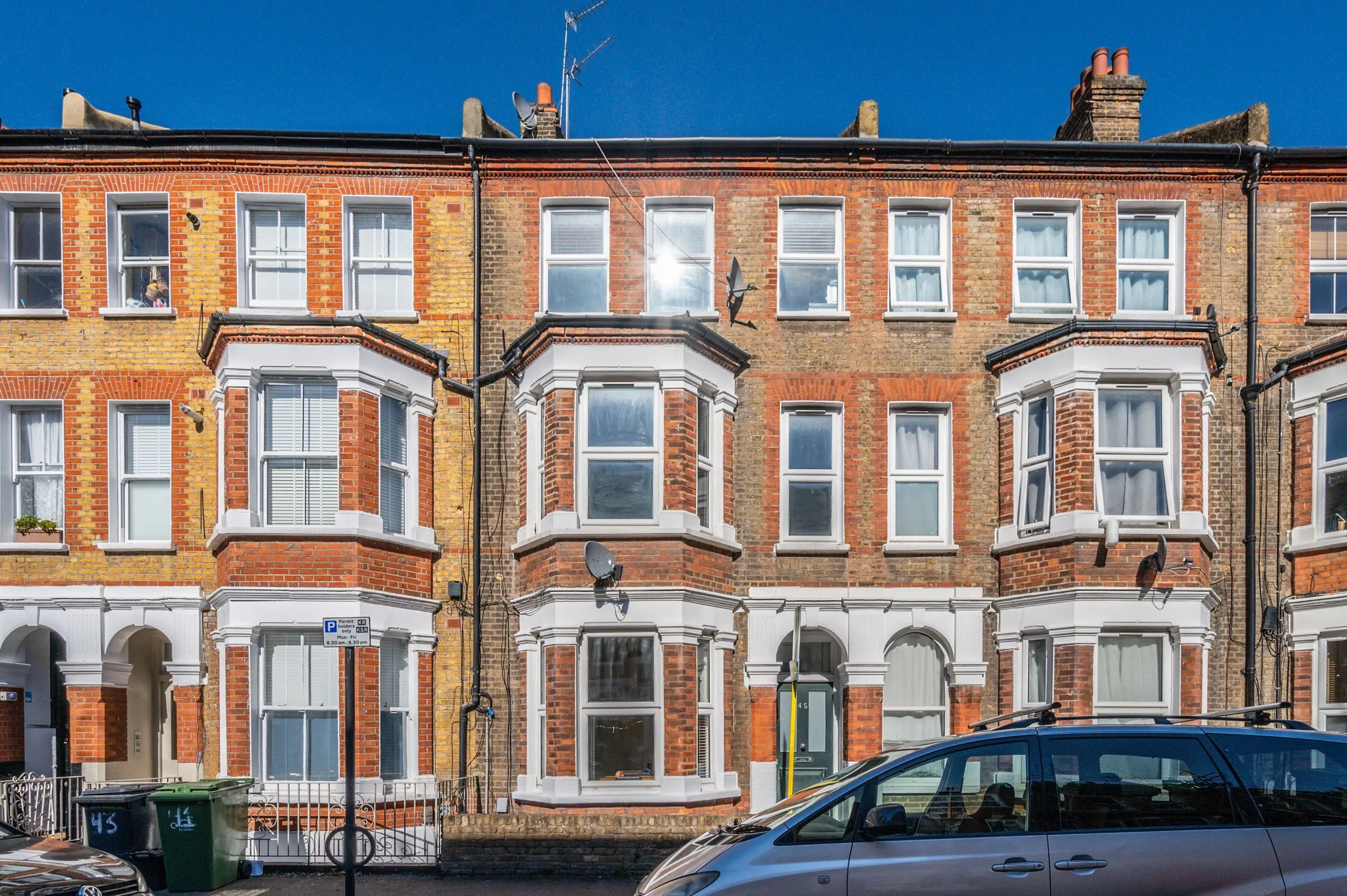 Flat Rita Road in Greater London