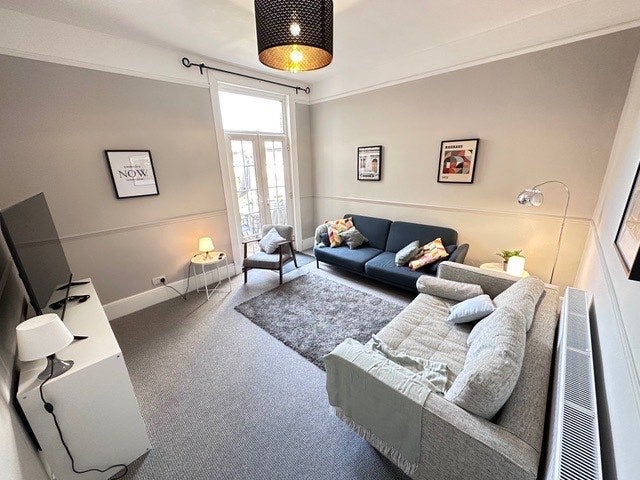 Room Burntwood Lane in Greater London