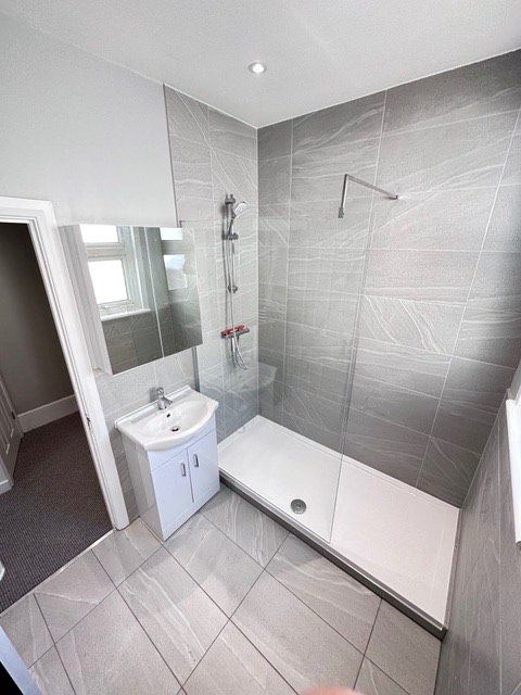 Room Burntwood Lane in Greater London