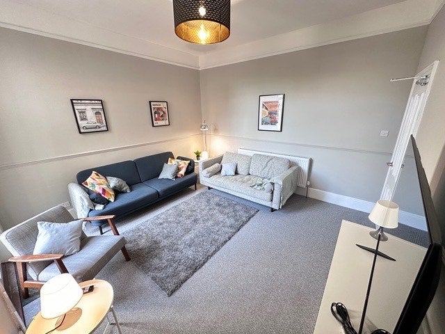 Room Burntwood Lane in Greater London