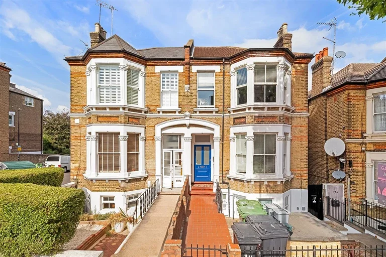 Flat Jerningham Road in Greater London