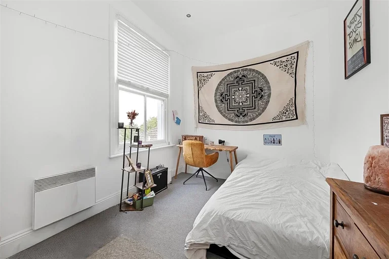 Flat Jerningham Road in Greater London