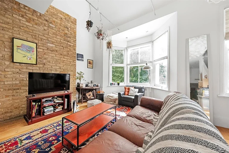 Flat Jerningham Road in Greater London