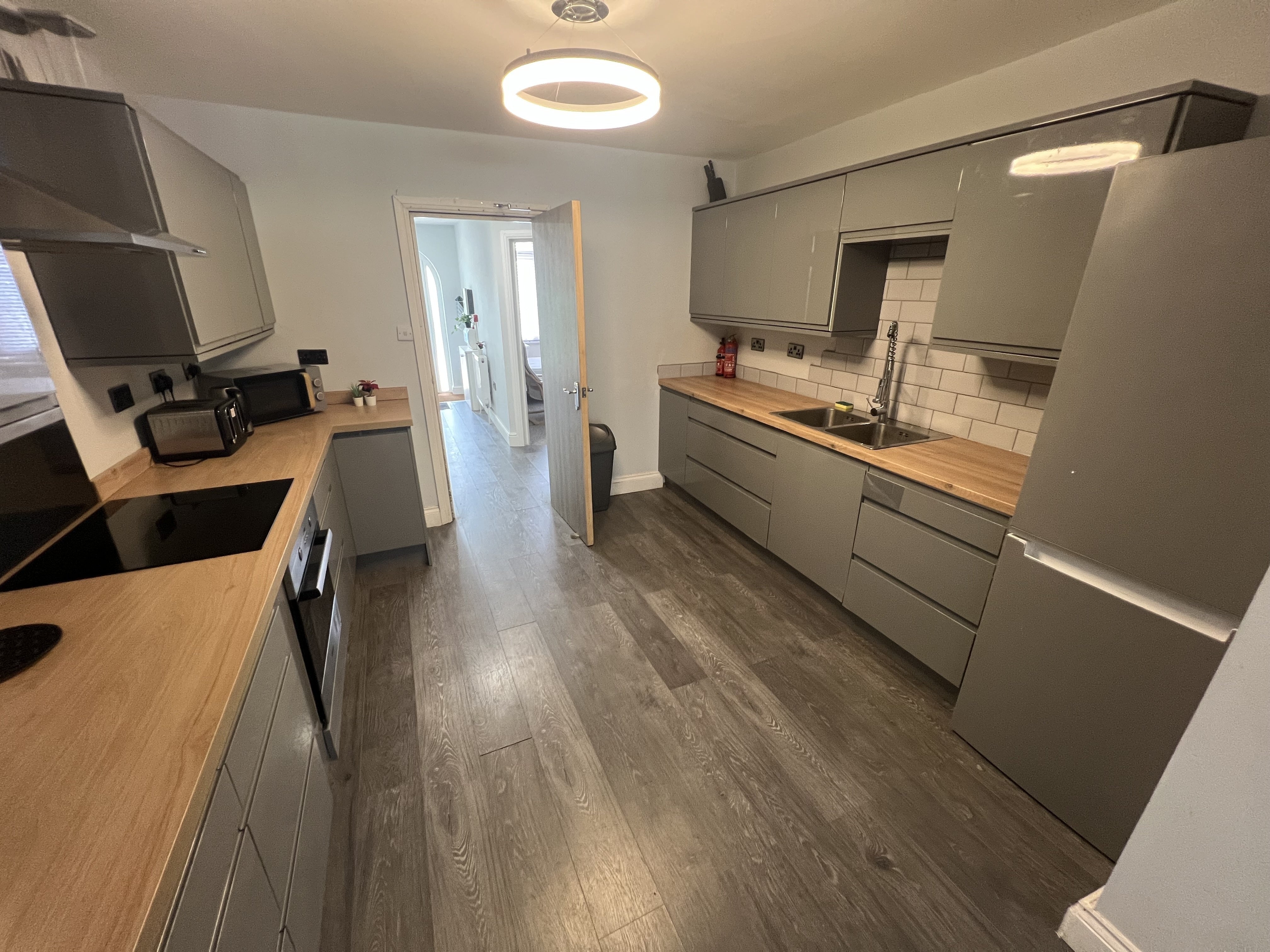 Room Kingsholm Road in Bristol