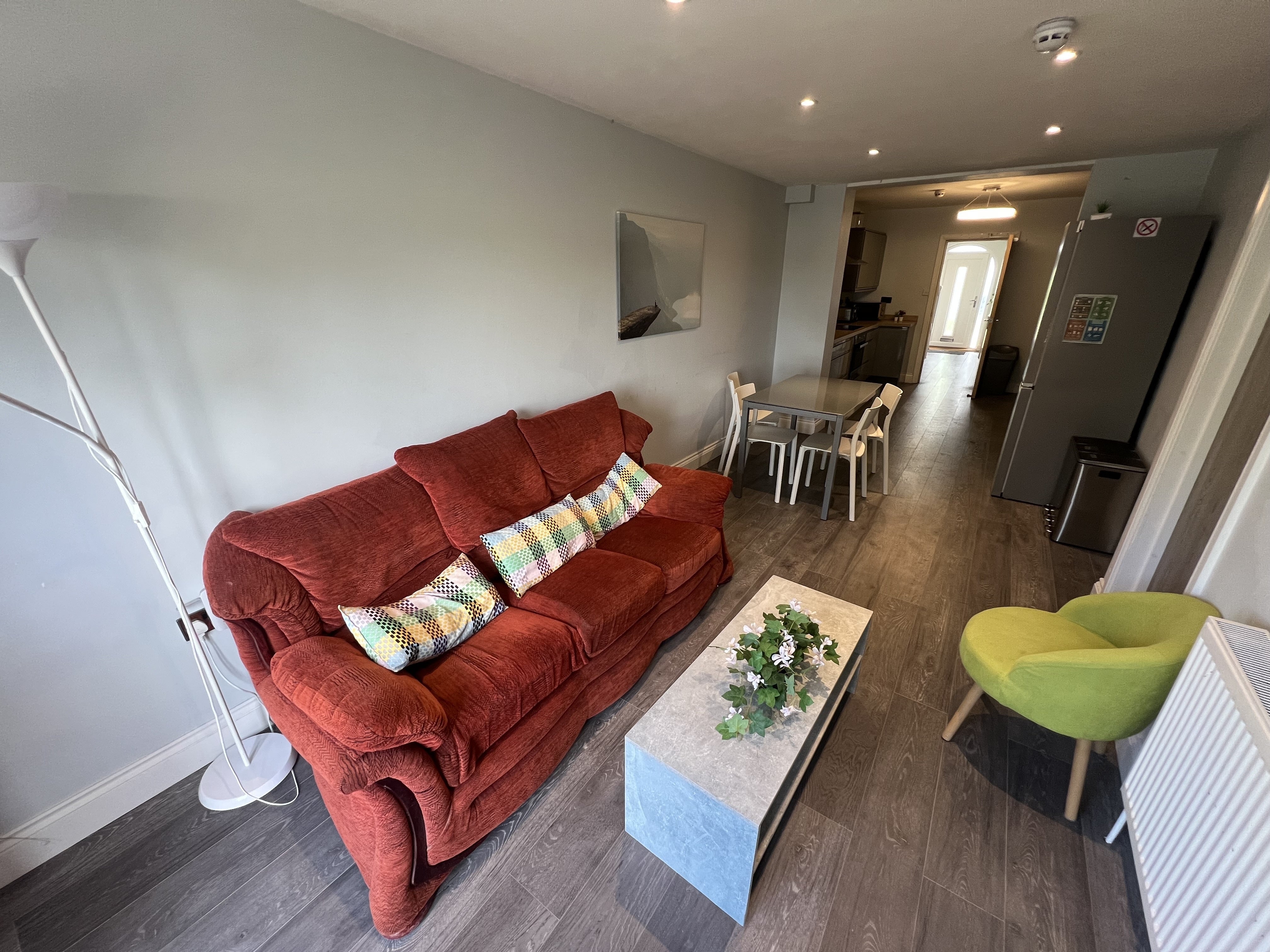 Room Kingsholm Road in Bristol