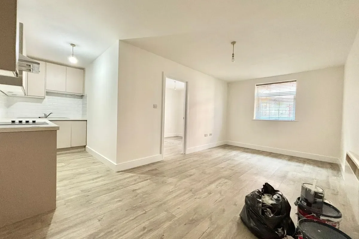 Flat College Place in Southampton