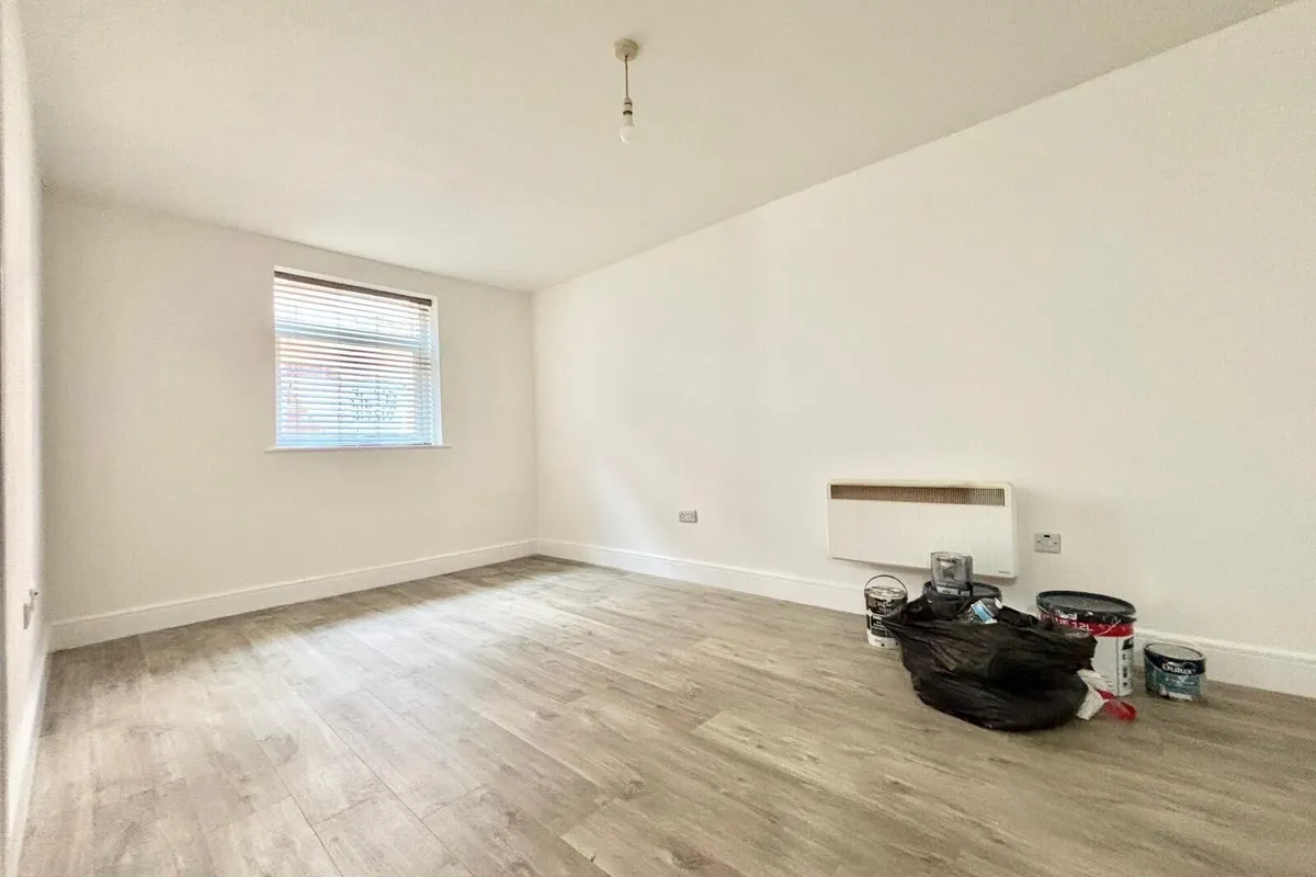 Flat College Place in Southampton