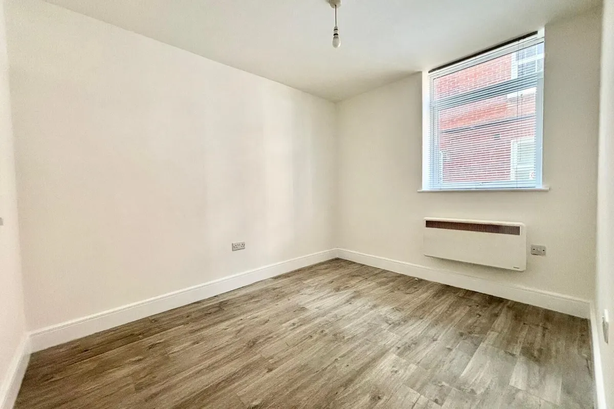 Flat College Place in Southampton