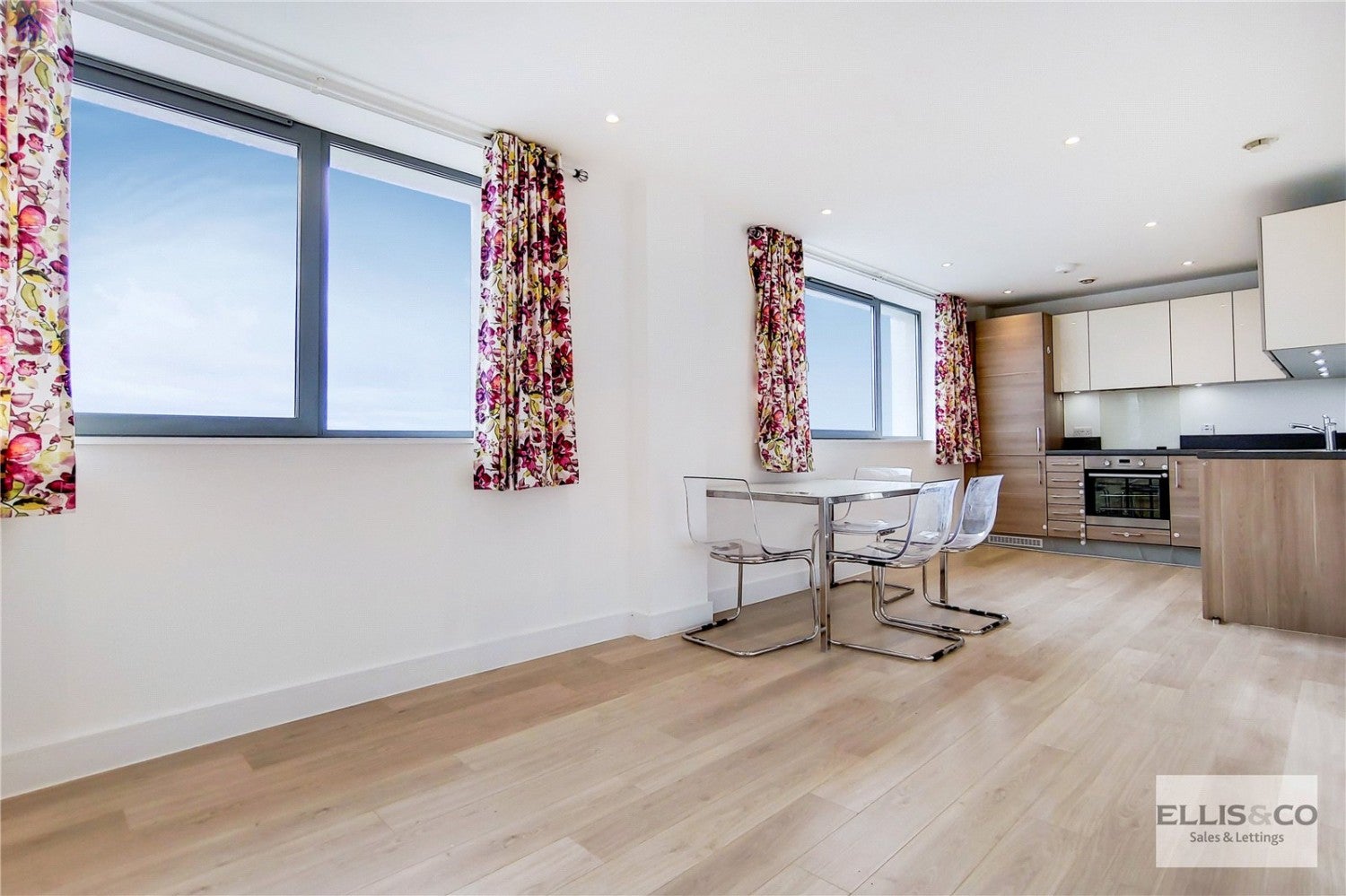 Flat Wembley Central Square in Greater London