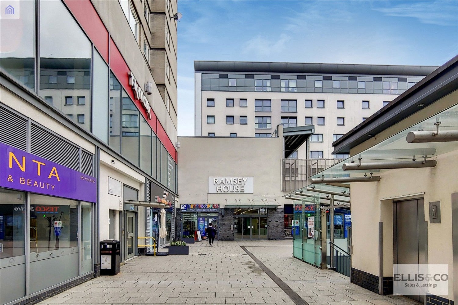 Flat Wembley Central Square in Greater London
