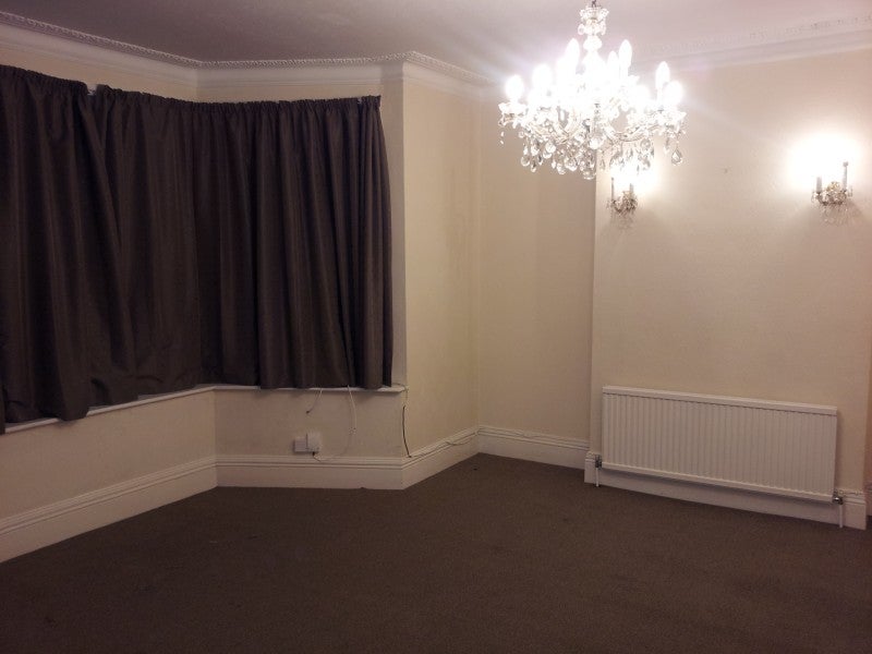 Flat Clarendon Gardens in Greater London