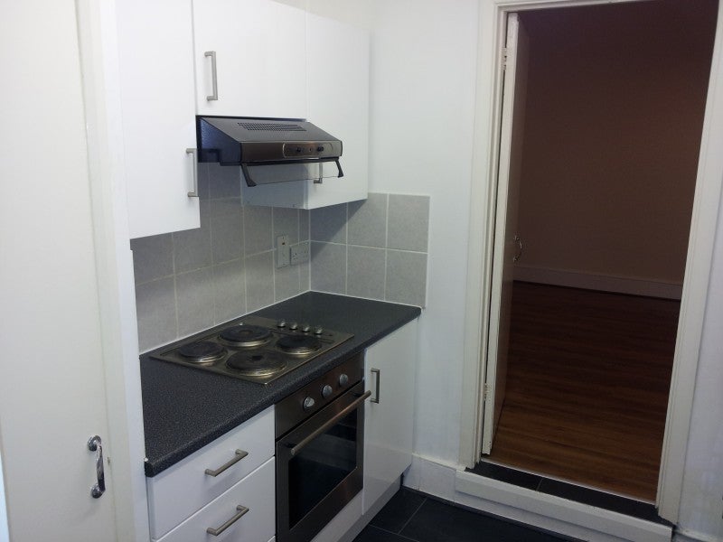 Flat Clarendon Gardens in Greater London