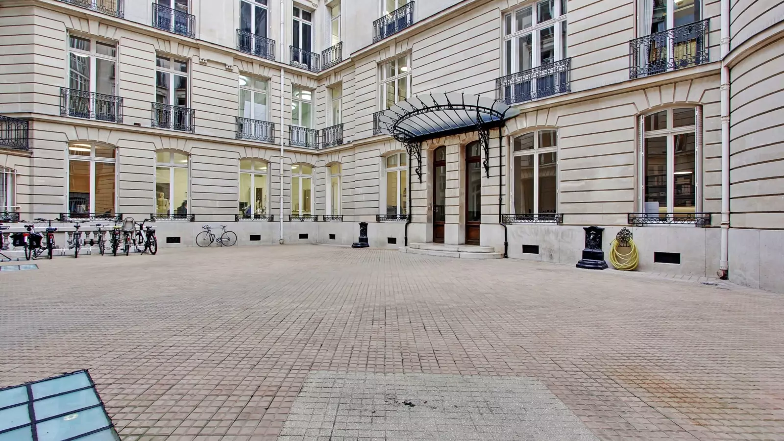 Appartement Avenue Raymond Poincaré à Paris