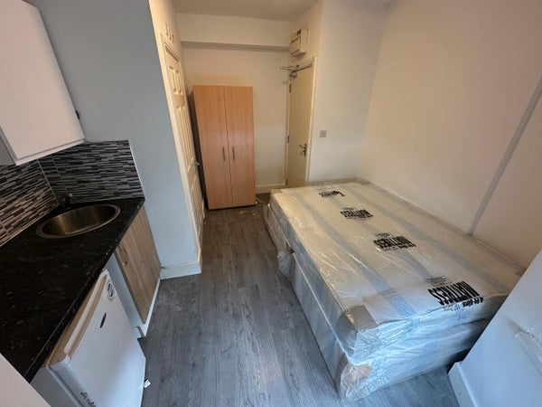 Flat Stanmore Road in London