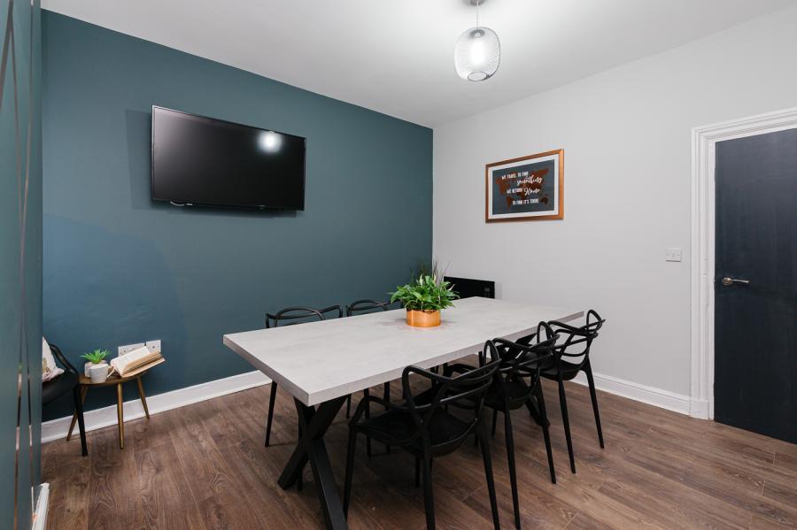 Room Wilson Patten Street in Warrington