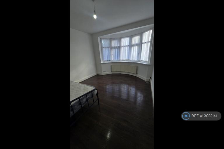 Room Sinclair Road in Greater London