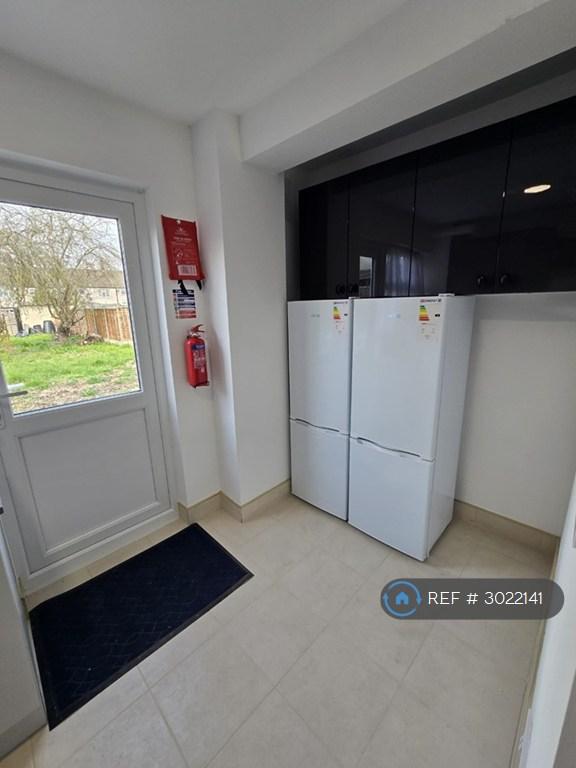 Room Sinclair Road in Greater London