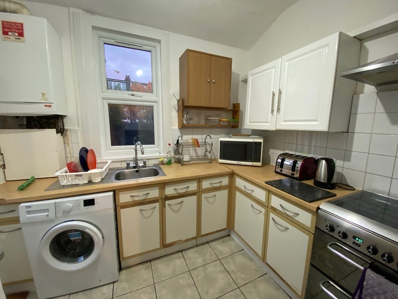 Room Northcott Avenue in Greater London