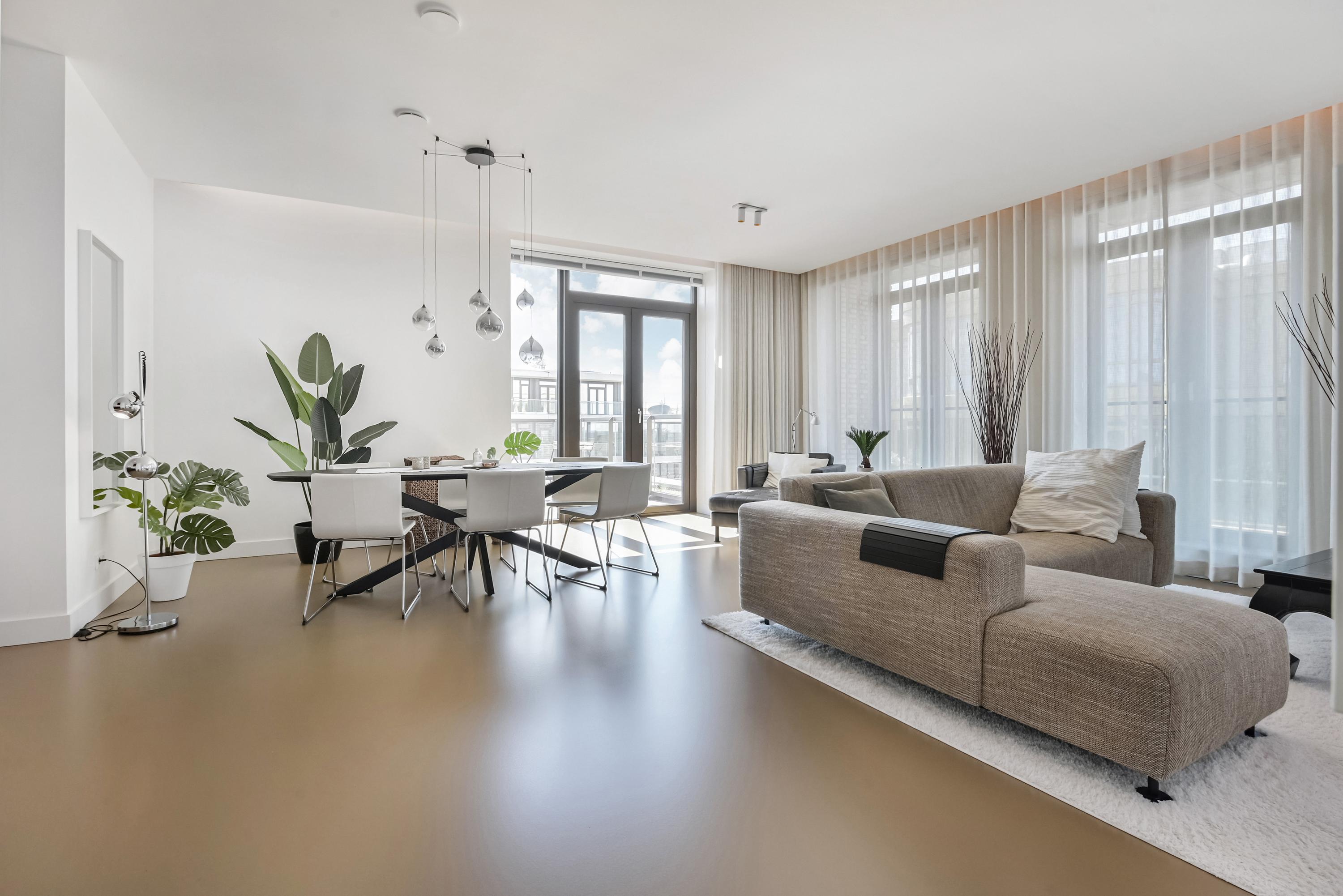 Appartement te koop: Deltaplein 351, 'S-Gravenhage