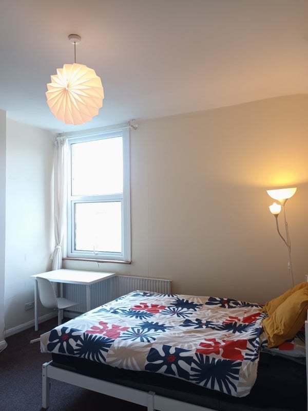 Room George Lane in Greater London
