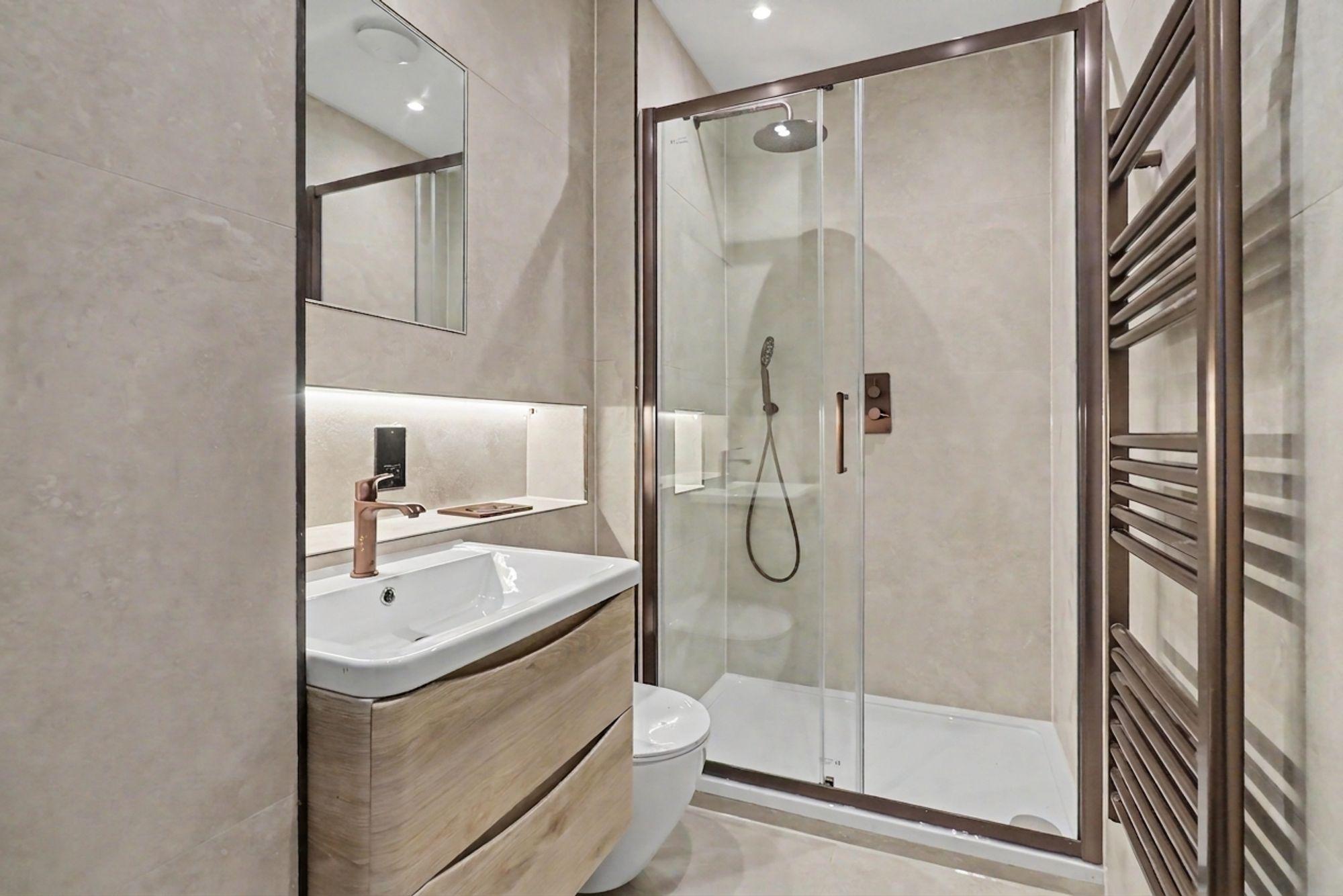 Flat Arbrook Hall in Elmbridge