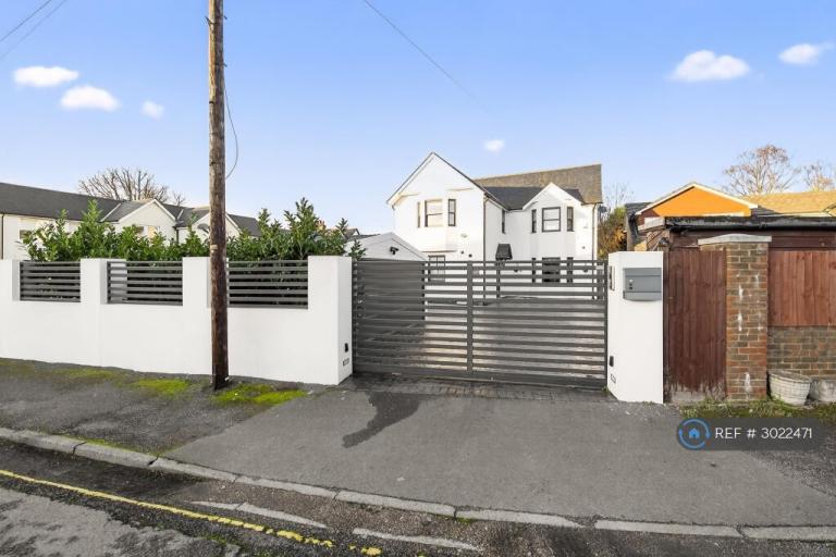 House Brier Lea in Reigate and Banstead