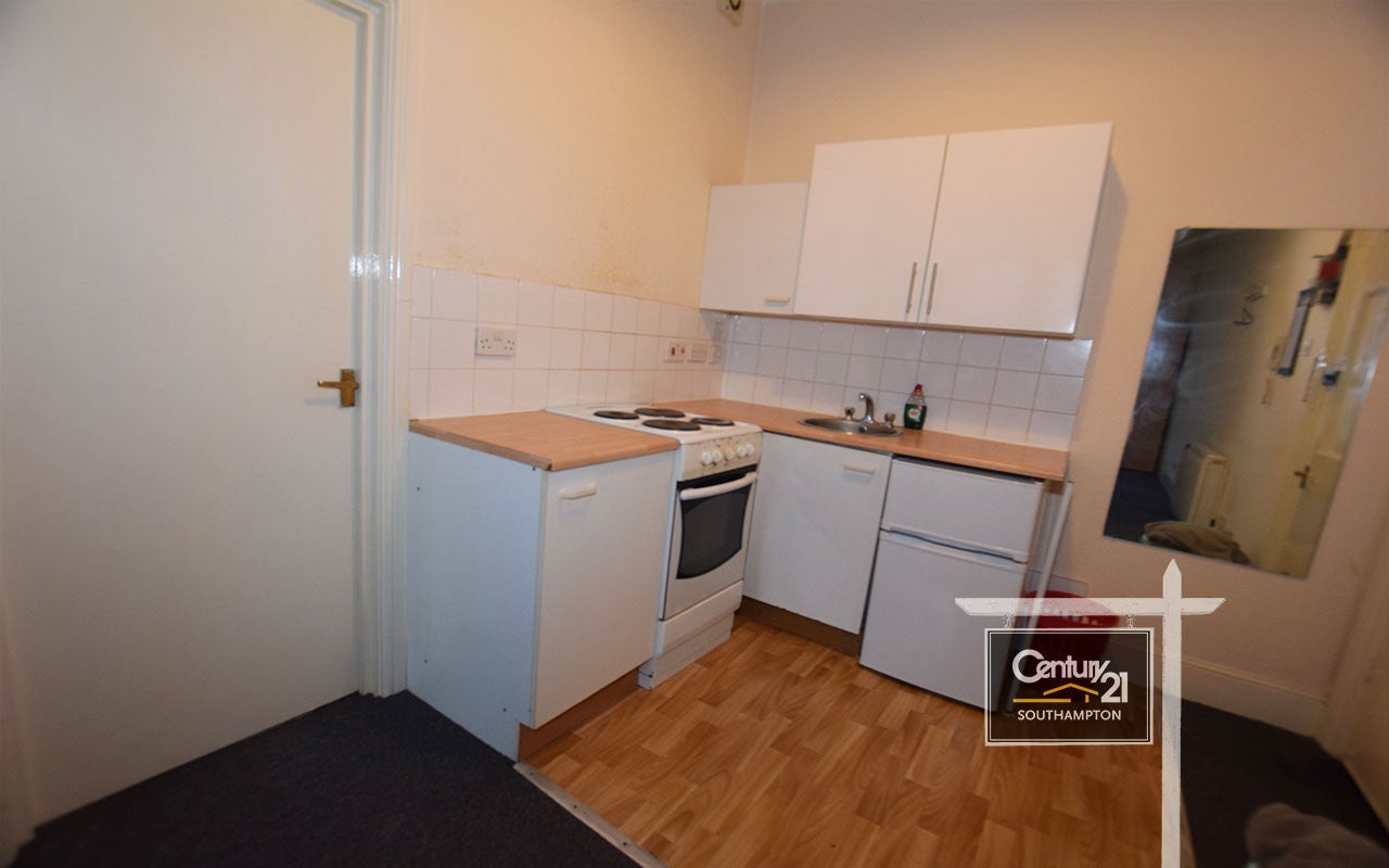 Flat Portswood Road in Southampton