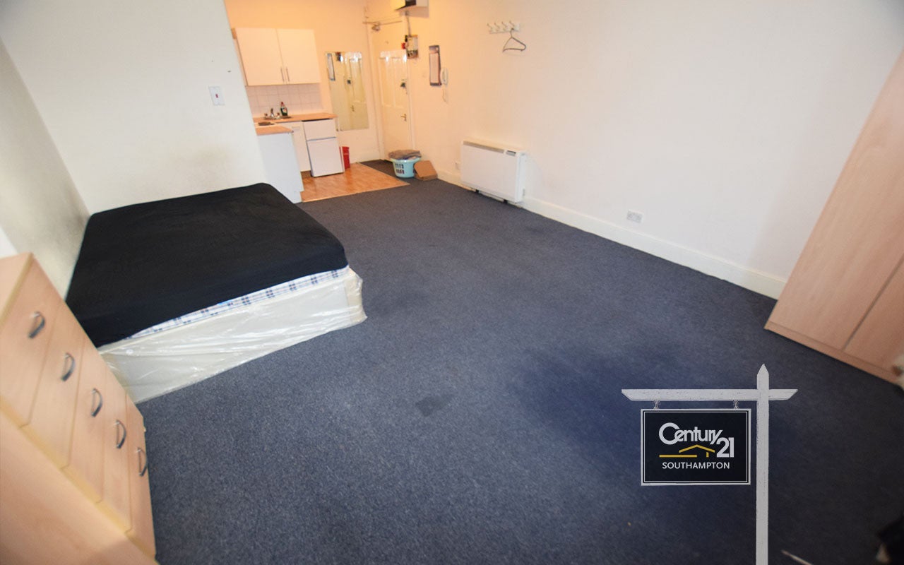Flat Portswood Road in Southampton