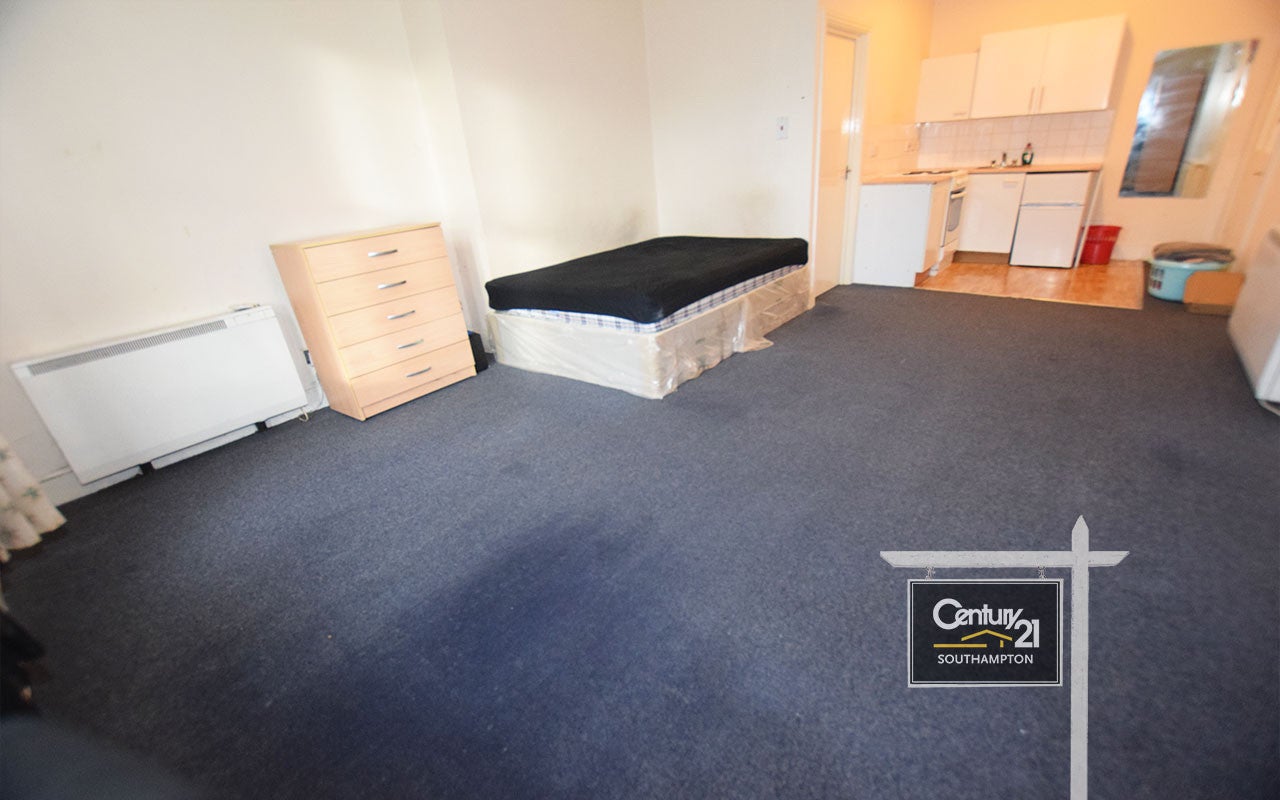 Flat Portswood Road in Southampton
