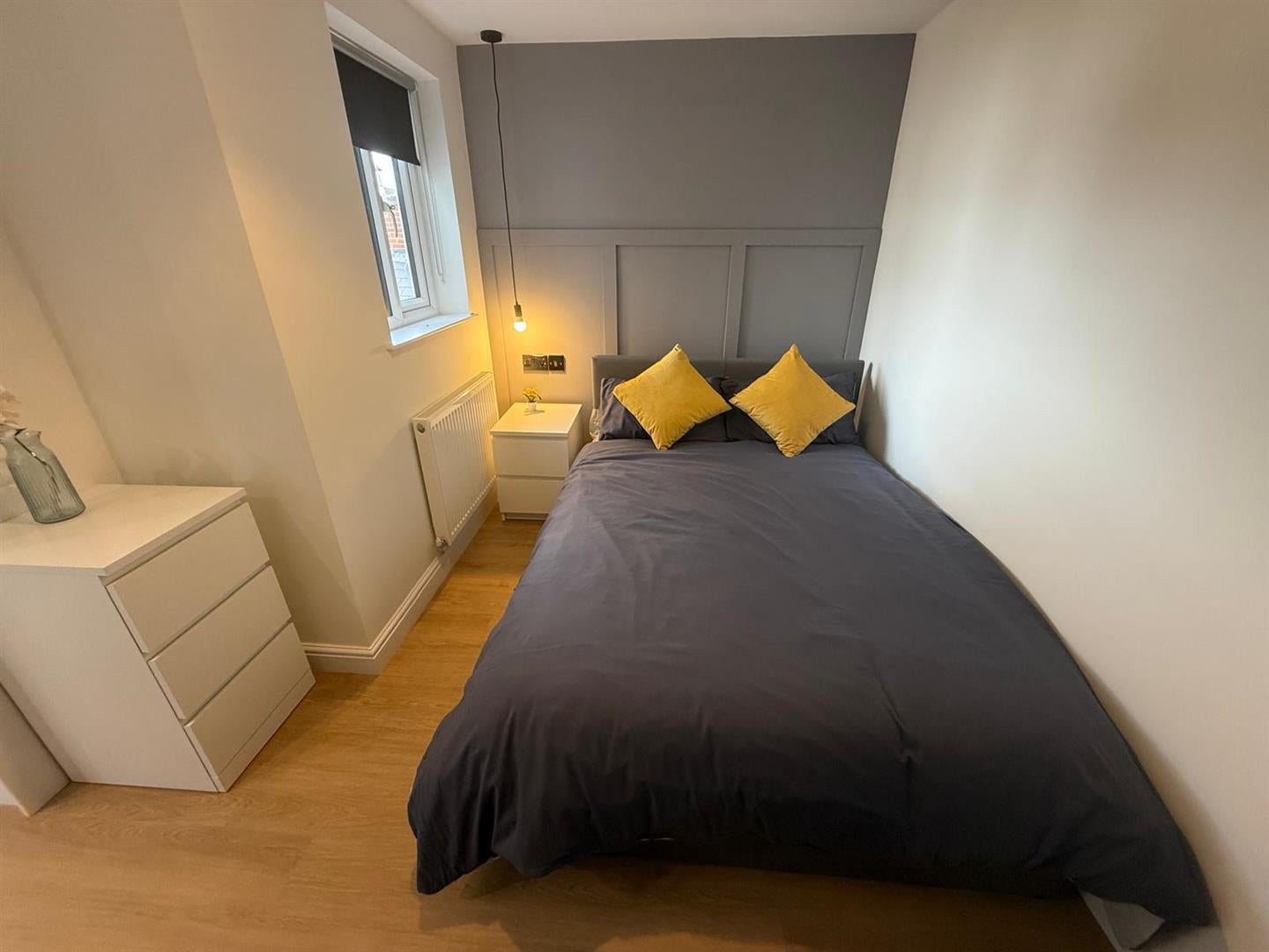 Room Meadow Avenue in Mansfield