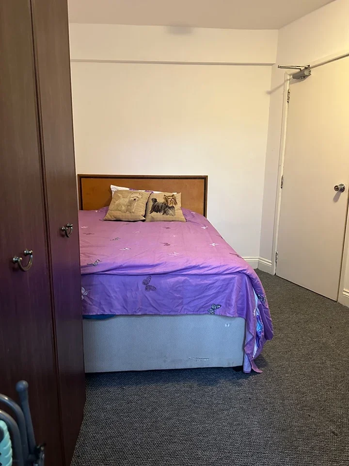 Room Cheney Manor Road in Swindon