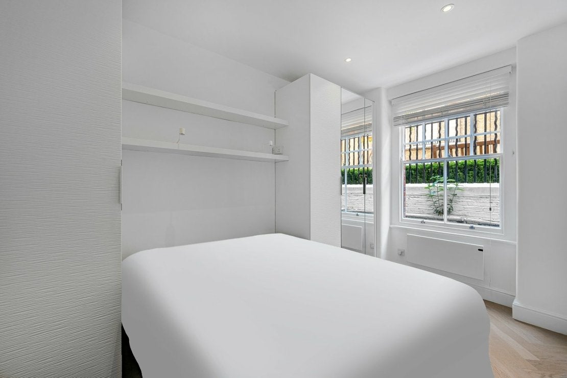 Flat Walton Street in Greater London