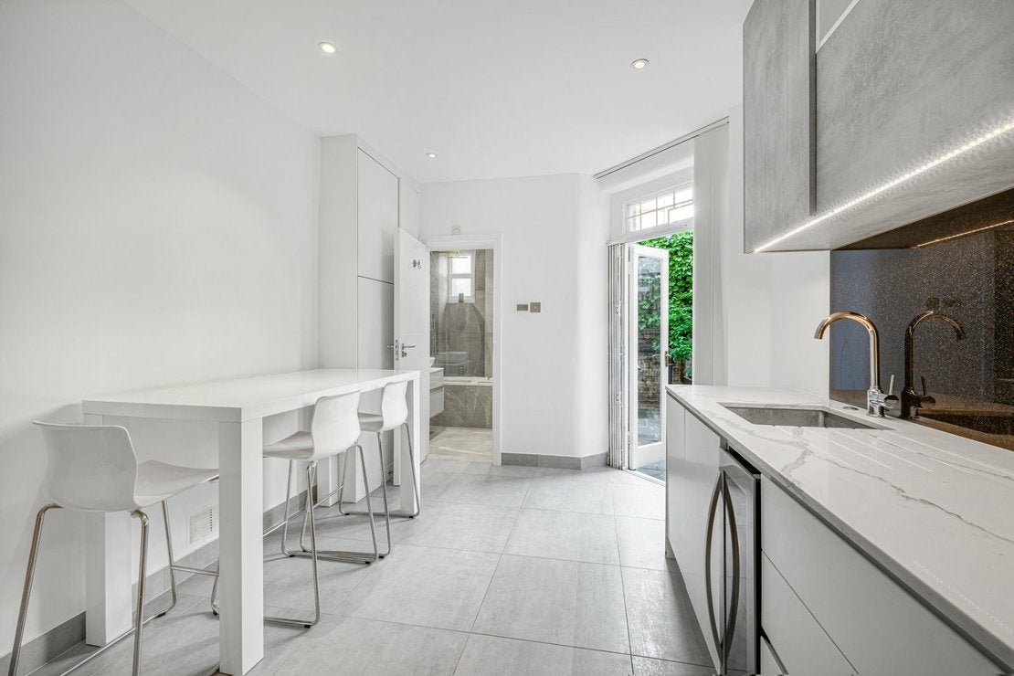 Flat Walton Street in Greater London