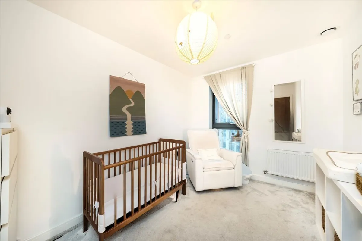 Flat Osiers Road in Greater London