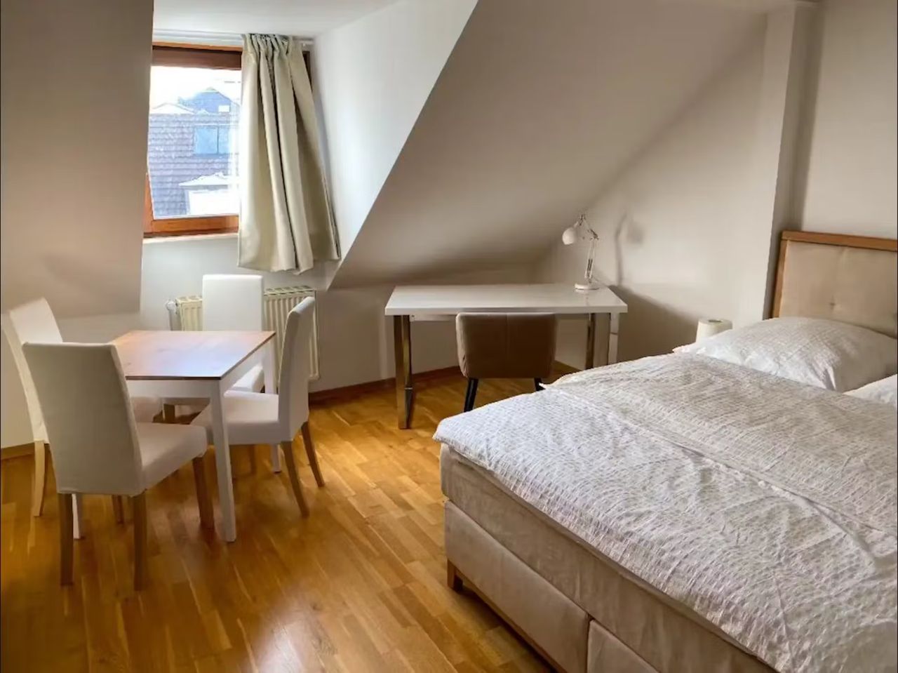 Zimmer Staufenstraße in Frankfurt am Main