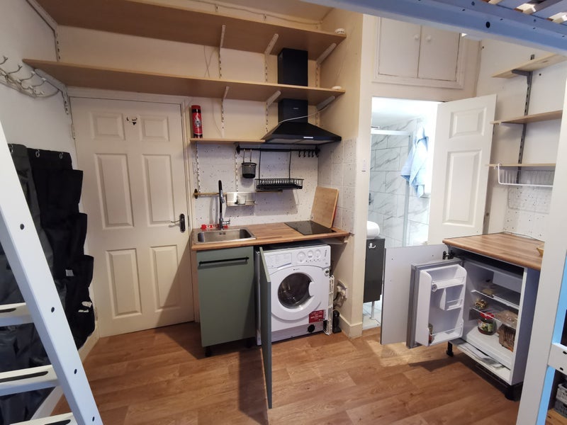 Room Kitchener Road in Greater London
