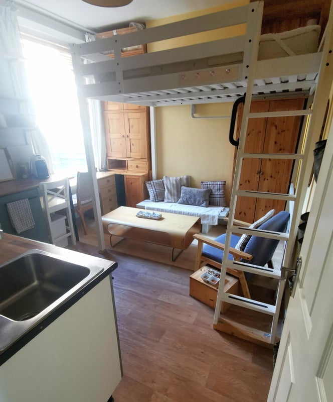 Room Kitchener Road in Greater London