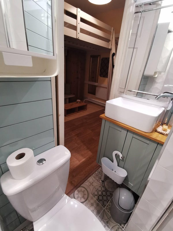 Room Kitchener Road in Greater London