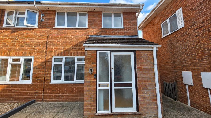 House Petersham Close in Milton Keynes