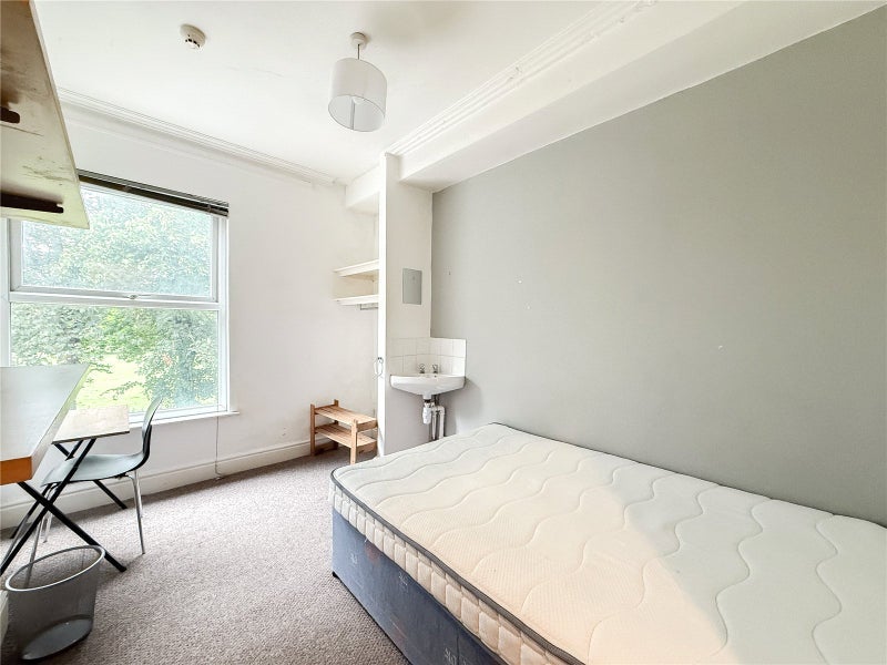 Room Rippingham Road in Manchester