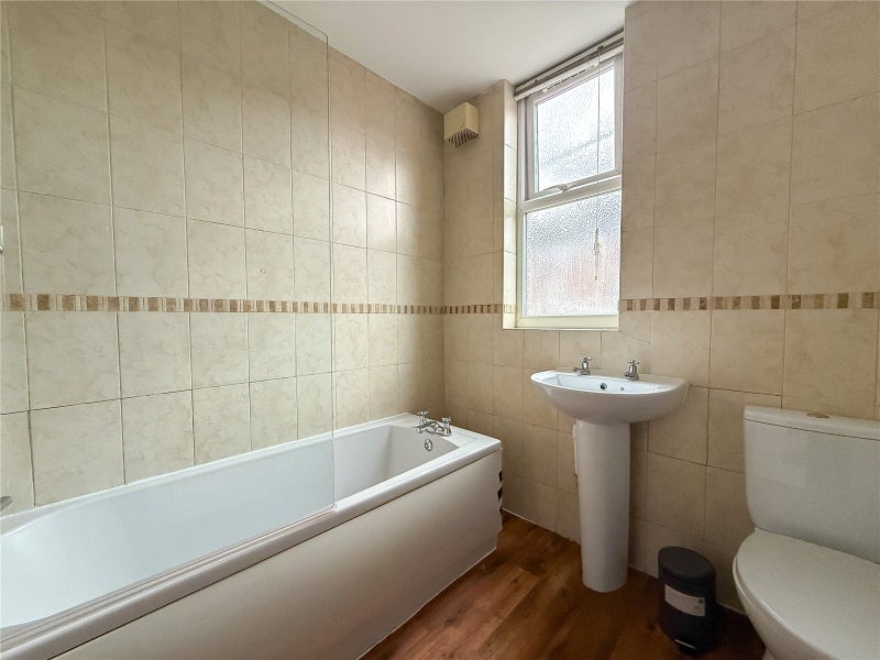 Room Rippingham Road in Manchester