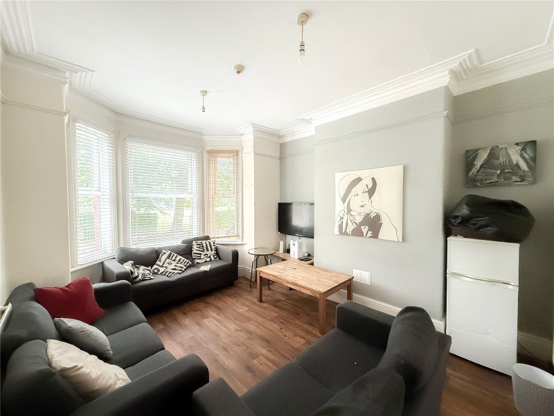 Room Rippingham Road in Manchester
