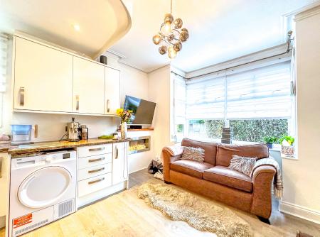 Flat Mildred Avenue in Watford