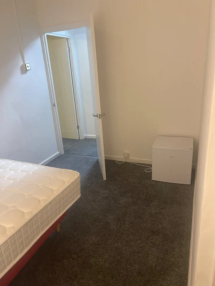 Room Old Bromley Road in Greater London